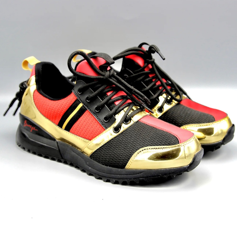 NEW IN BOX” BUNGEE OBLECENI” BRAND. Luxury, SNEAKER @ Neiman Marcus SZ 8/Eu38